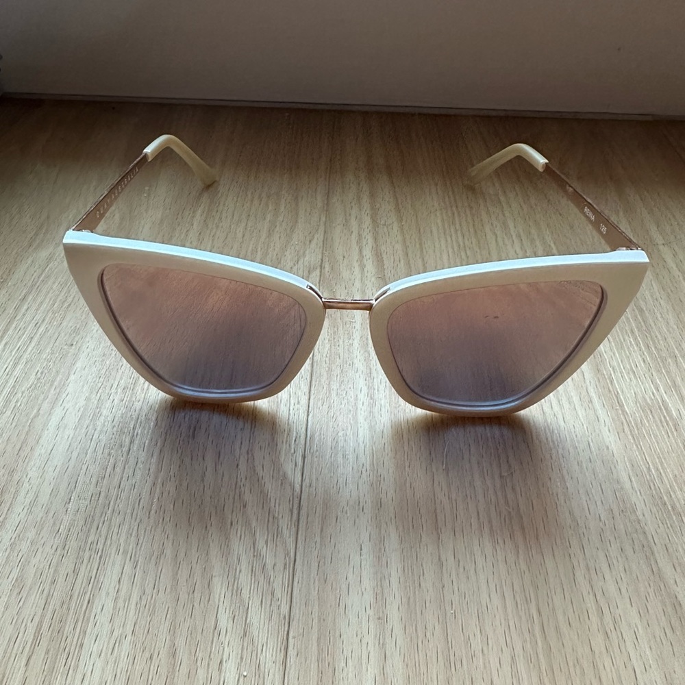 Quay x Jlo Reina Sunglasses / White Sunglasses with Rose Gold Lenses
